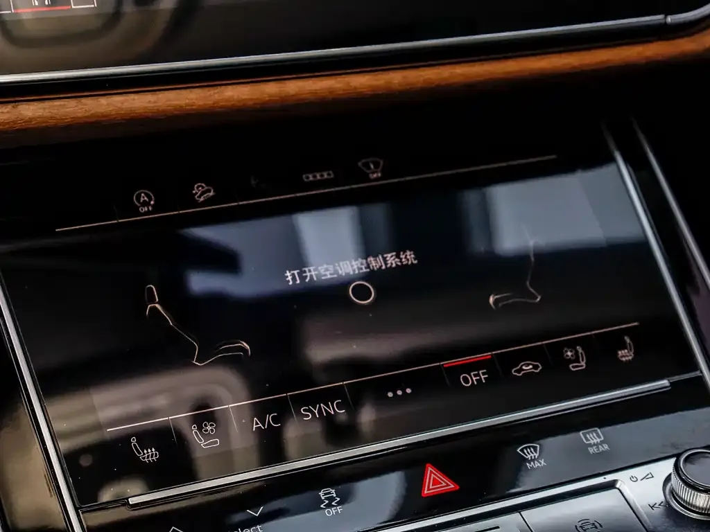 Audi Q7 2023 из CN, фото 4