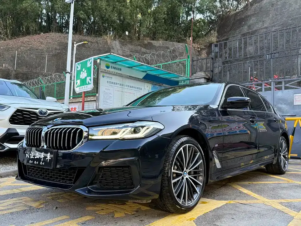 BMW 5 Series — фото 1