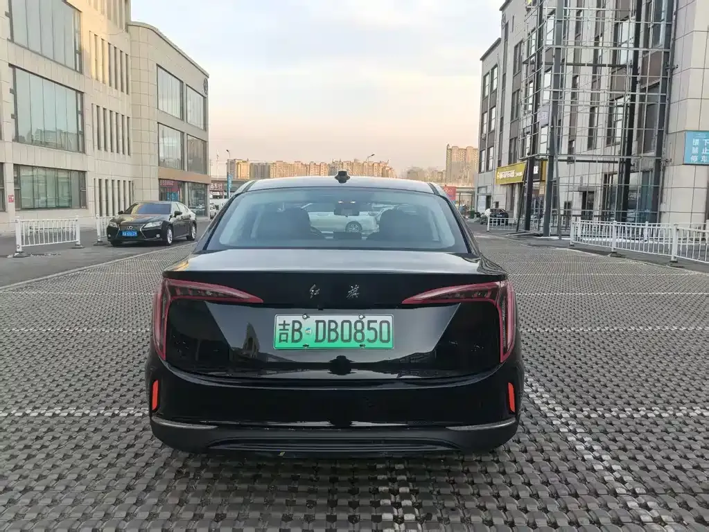 Hongqi E-QM5 2024 из CN, фото 8