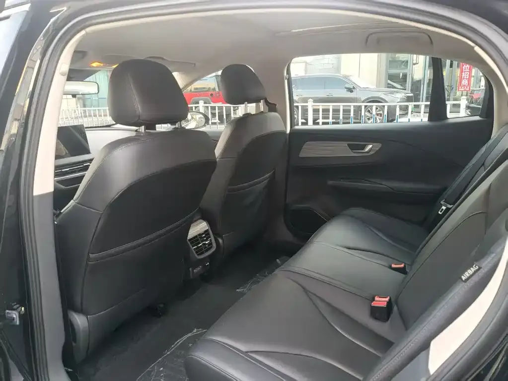 Hongqi E-QM5 2024 из CN, фото 2