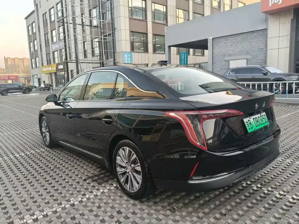 Hongqi E-QM5 2024 из CN, фото 9