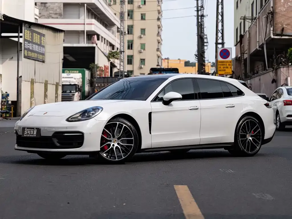 Porsche Panamera — фото 1