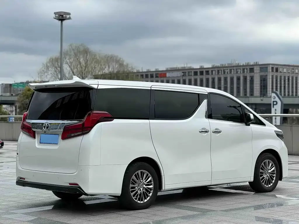 Toyota Alphard 2022 из CN, фото 2