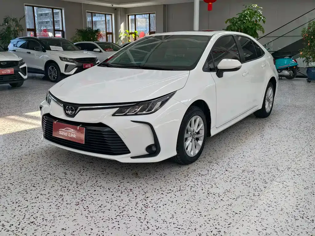 Toyota Corolla — фото 1