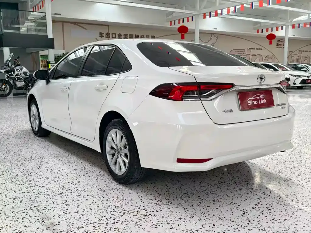 Toyota Corolla — фото 6