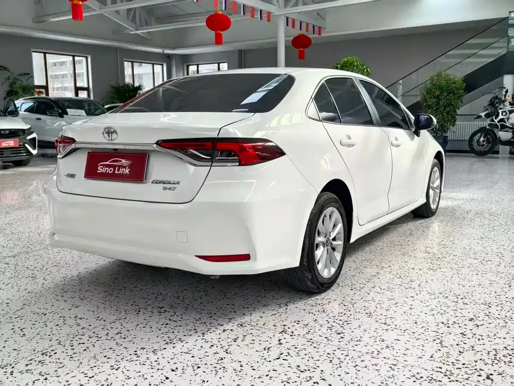 Toyota Corolla — фото 5