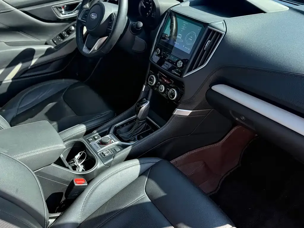 Subaru Forester 2023 из CN, фото 5
