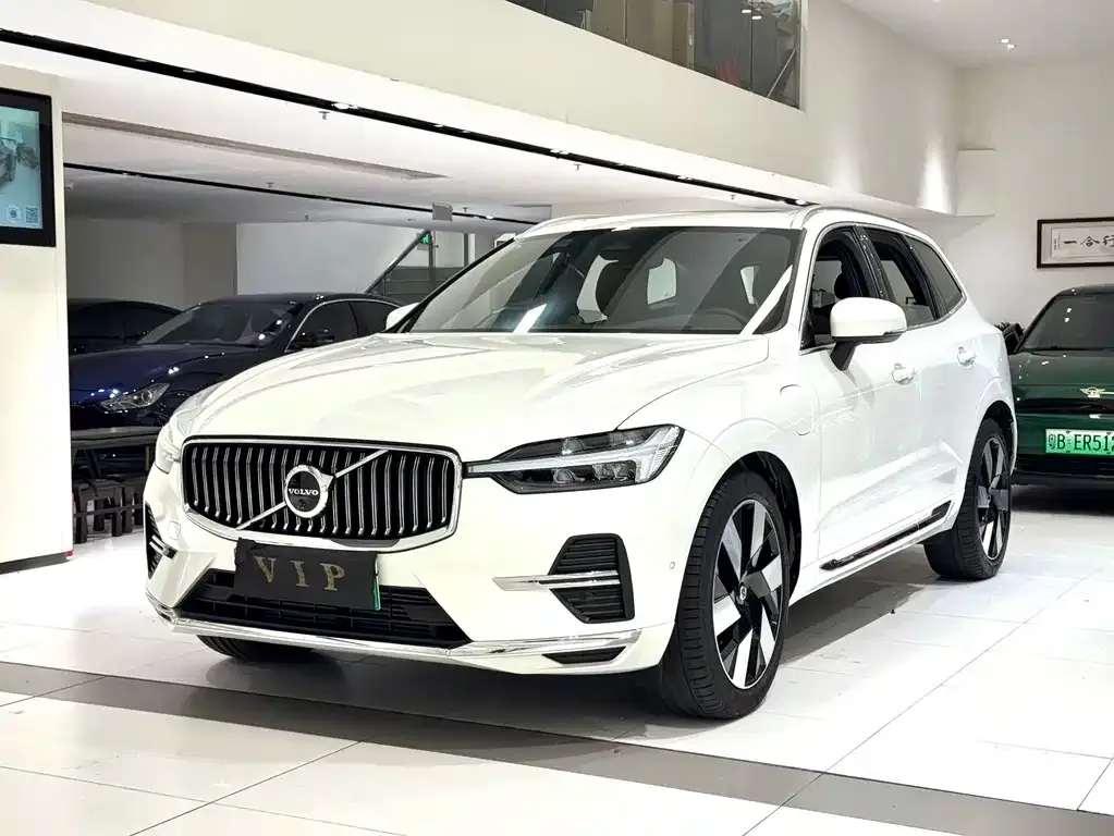 Volvo XC60 PHEV — фото 1