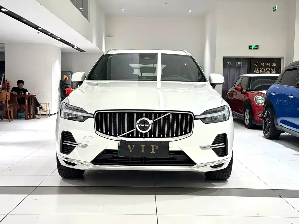 Volvo XC60 PHEV — фото 3