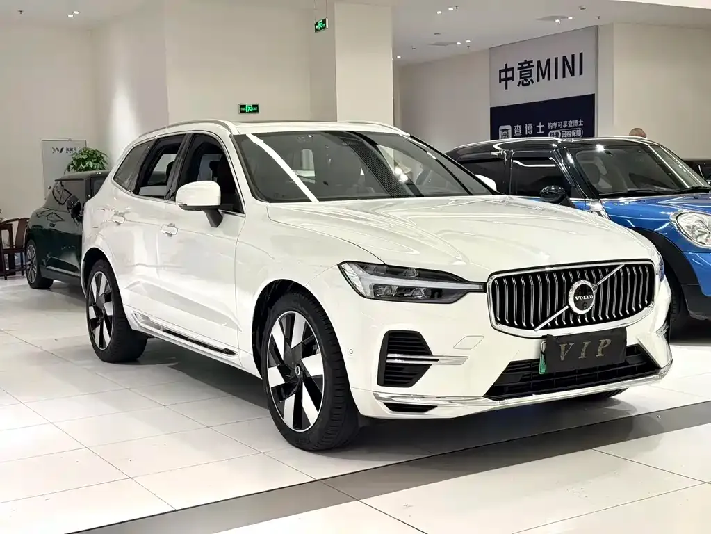 Volvo XC60 PHEV — фото 2