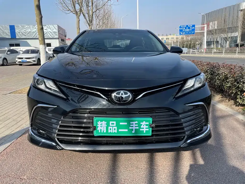 Toyota Camry — фото 3