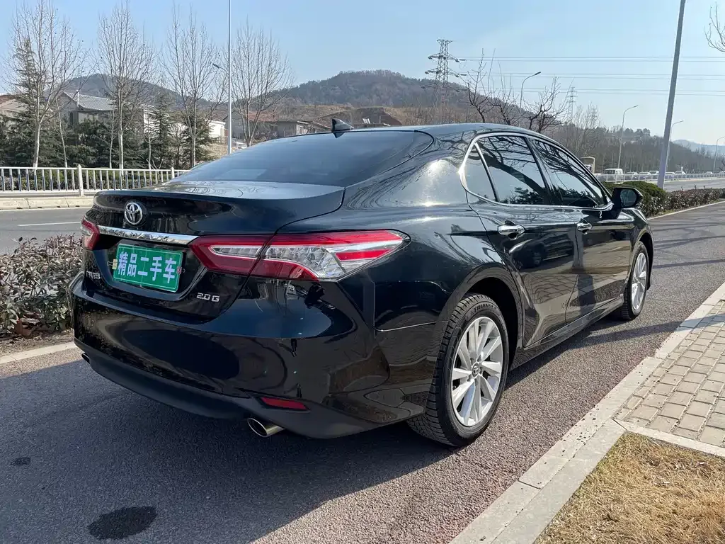Toyota Camry — фото 4