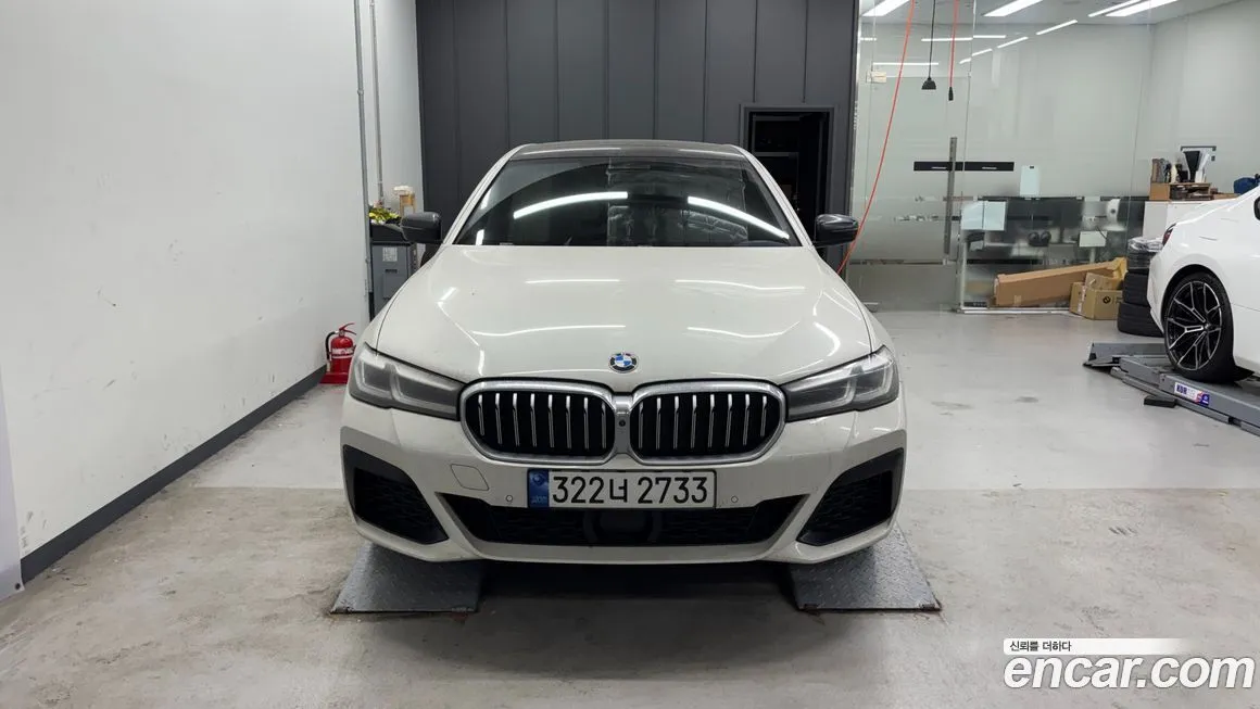 BMW 5-Series 2023 из KR, фото 2
