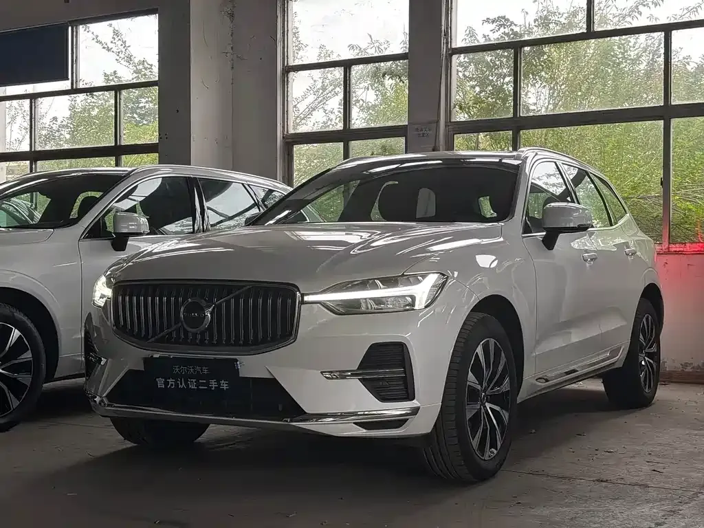 Volvo XC60 — фото 1