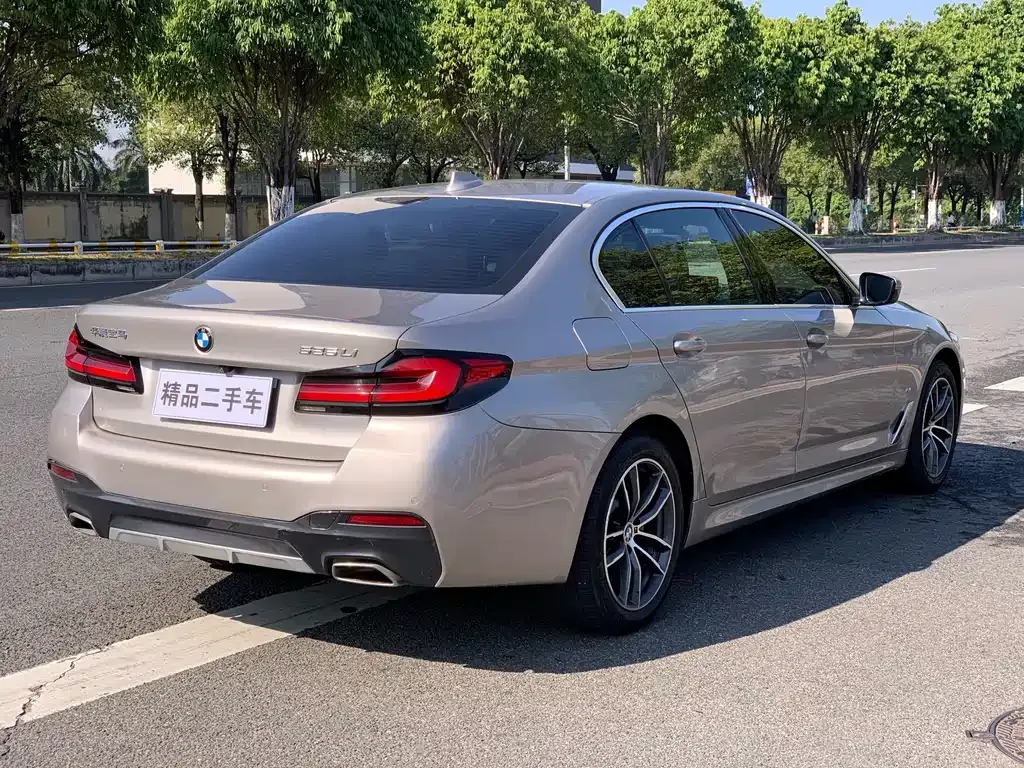 BMW 5 Series — фото 6