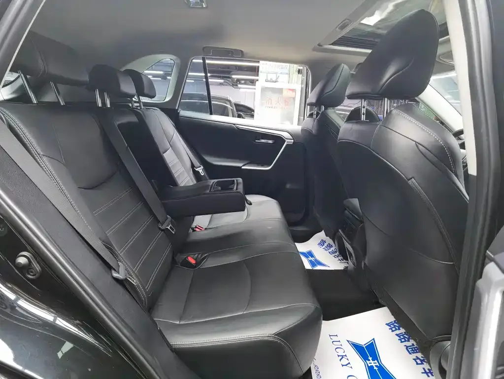 Toyota Wildlander 2022 из CN, фото 3