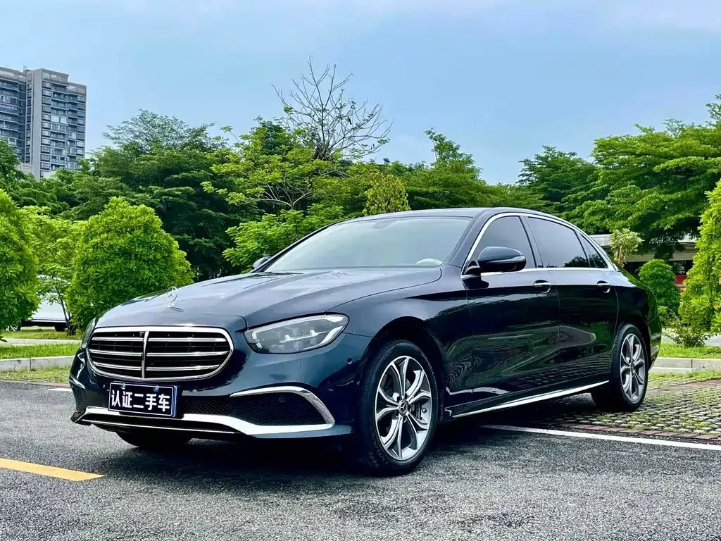 Mercedes-Benz E-Class — фото 1