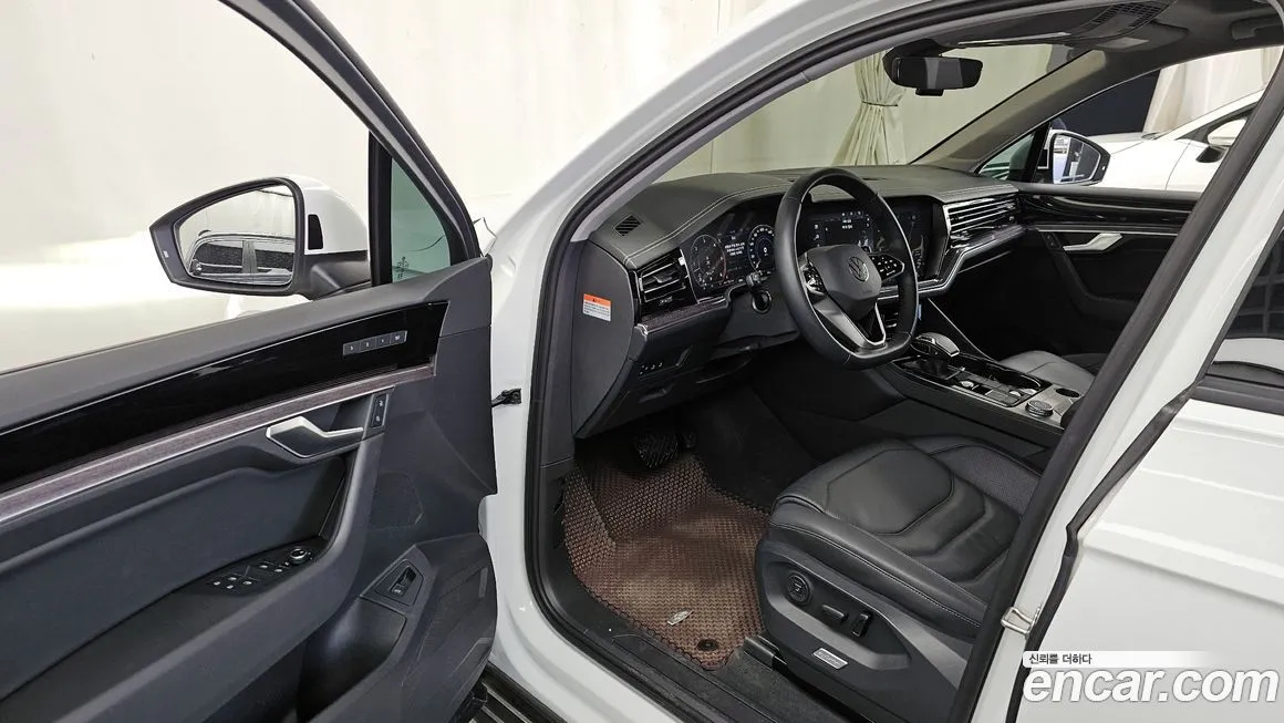 Volkswagen Touareg 2023 из KR, фото 8