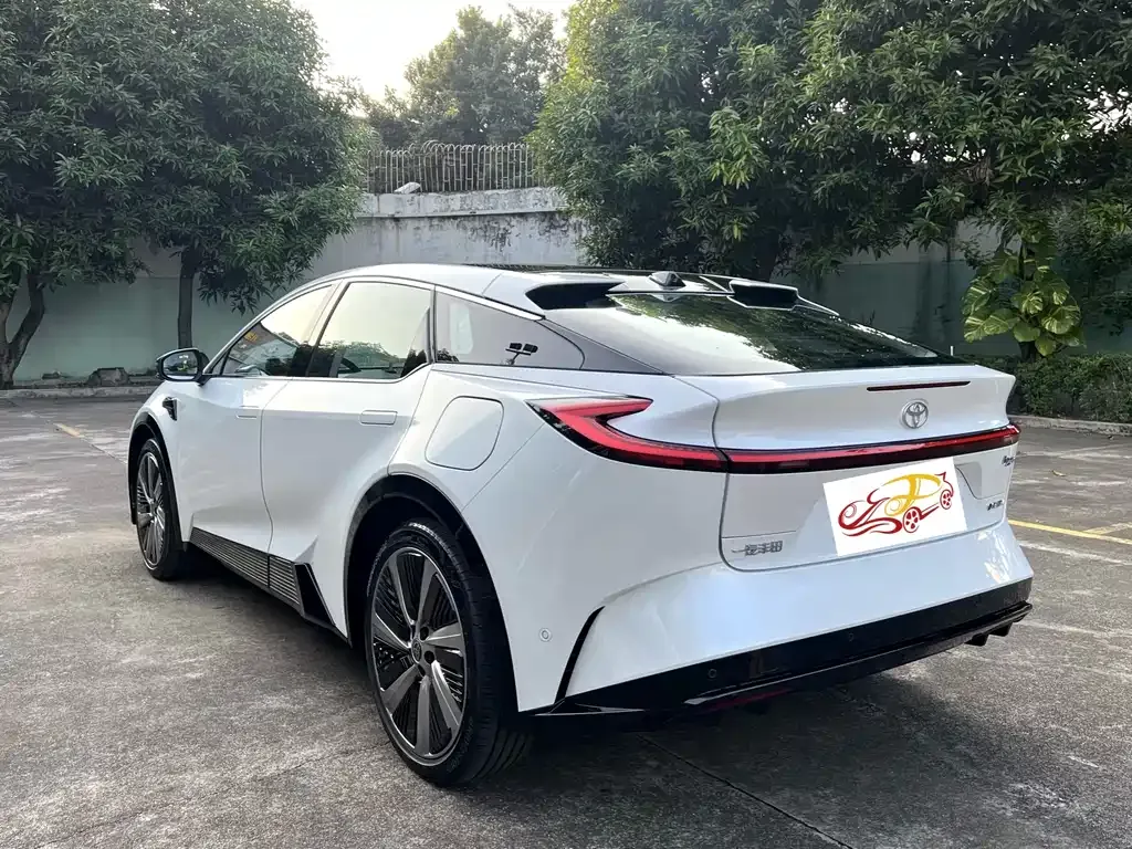 Toyota bZ5 — фото 10