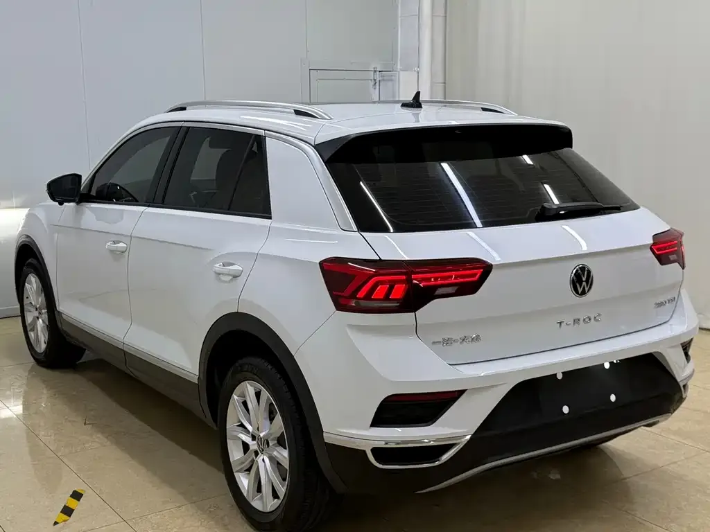 Volkswagen T-Roc — фото 10