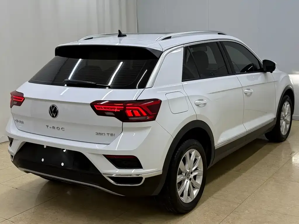 Volkswagen T-Roc — фото 9