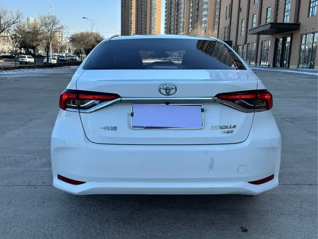 Toyota Corolla — фото 7