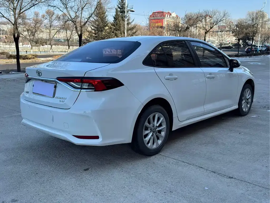 Toyota Corolla — фото 10