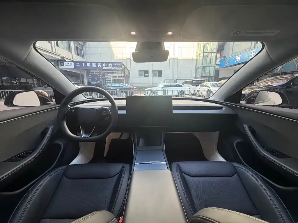 Tesla Model 3 — фото 10