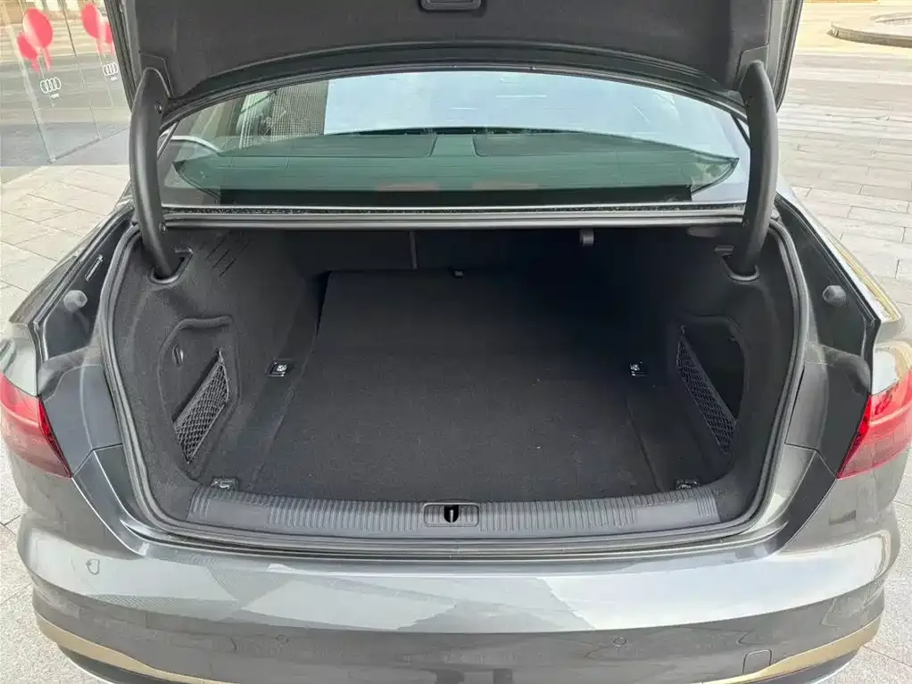 Audi A4L 2024 из CN, фото 8