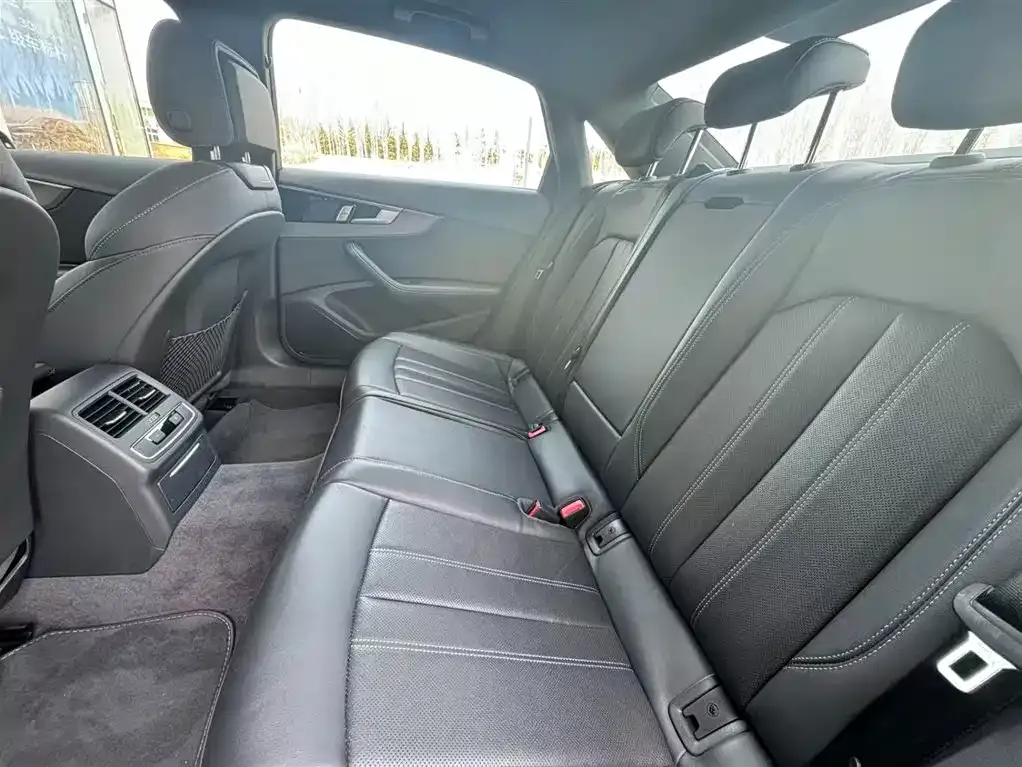 Audi A4L 2024 из CN, фото 3