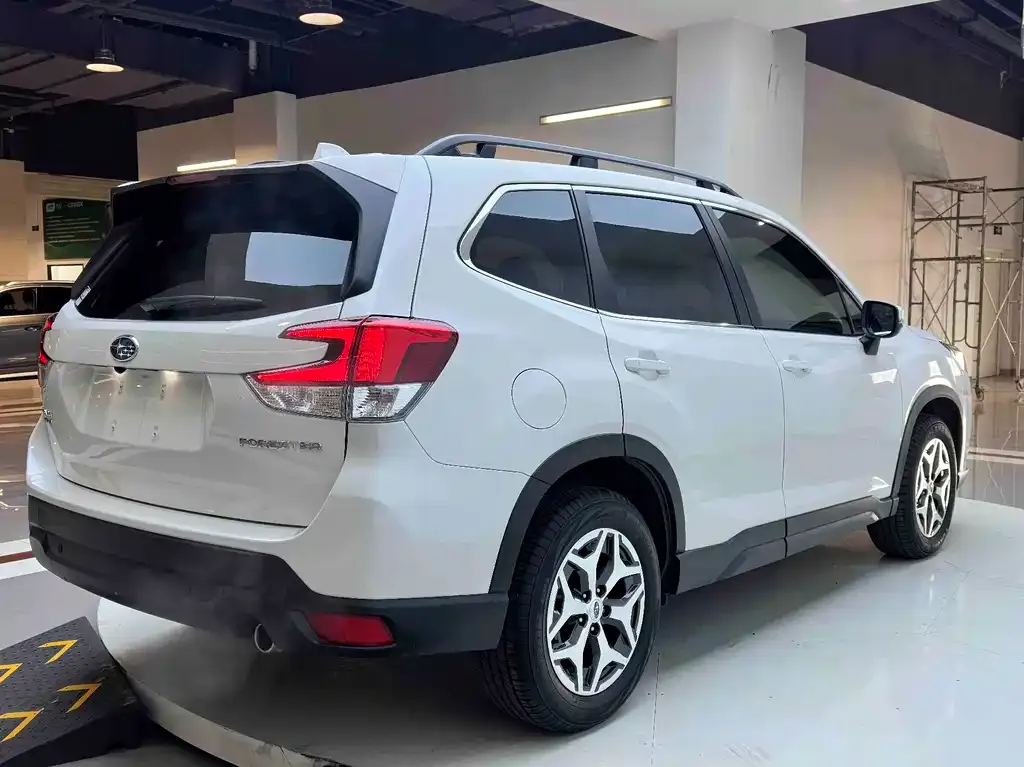 Subaru Forester — фото 7