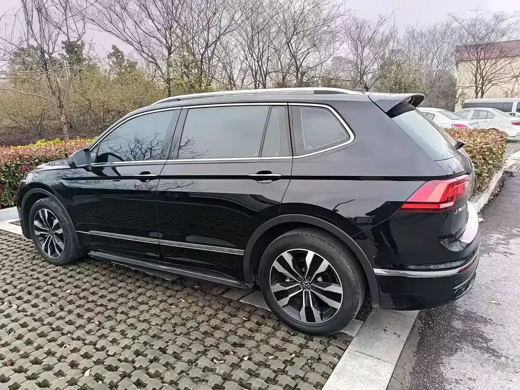 Volkswagen Tiguan L — фото 6