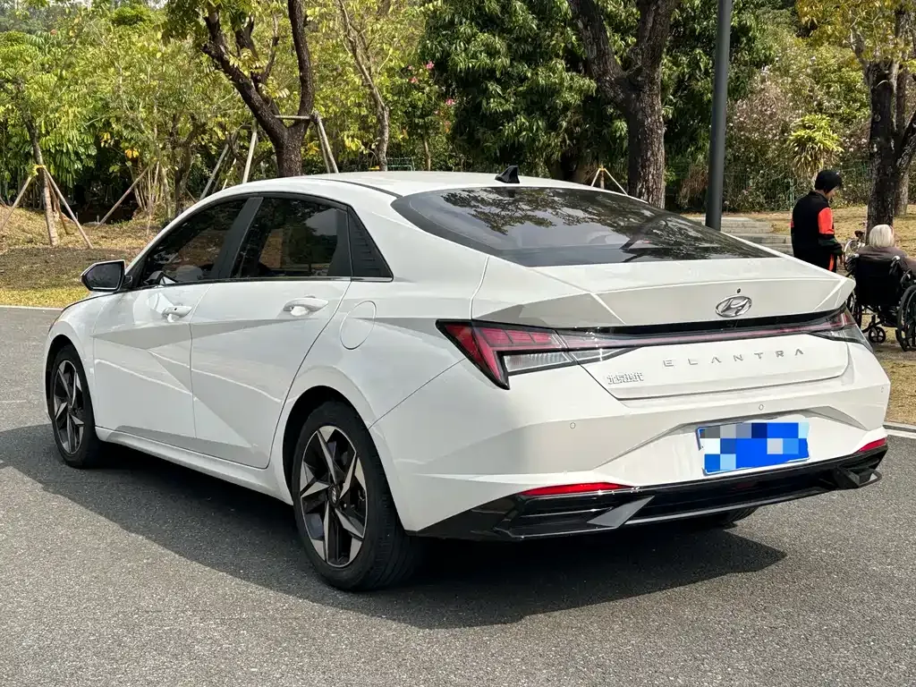 Hyundai Elantra — фото 7