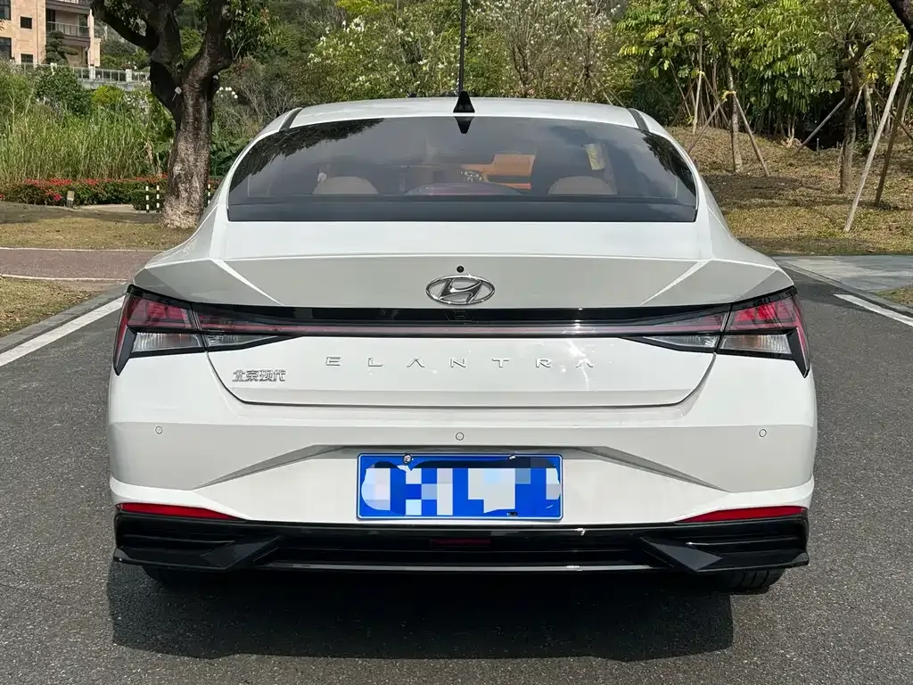 Hyundai Elantra — фото 4
