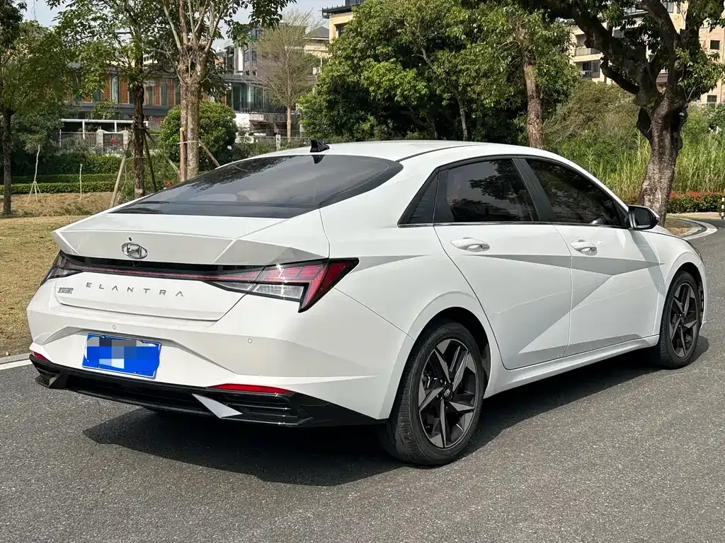 Hyundai Elantra — фото 6