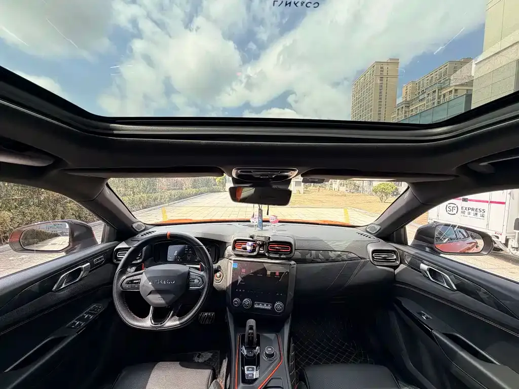 Lynk & Co 02 Hatchback 2022 из CN, фото 8