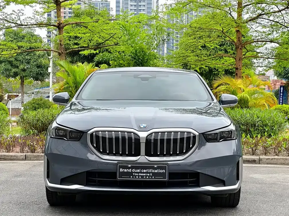 BMW 5 Series — фото 10