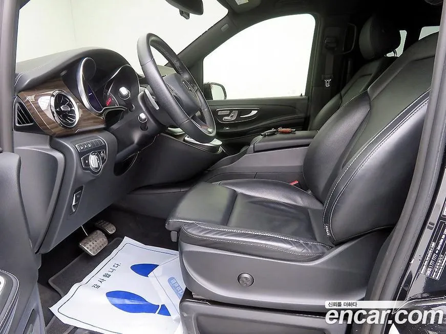 Mercedes-Benz V-Class 2023 из KR, фото 2
