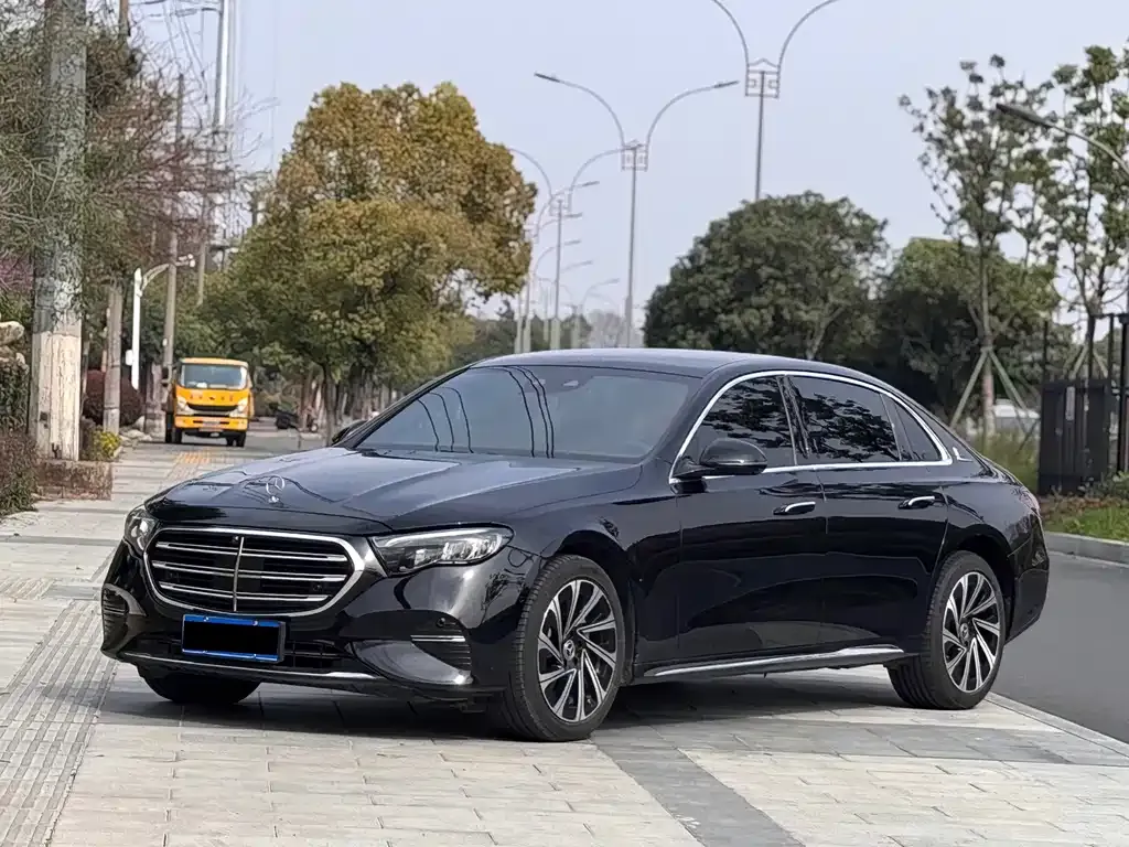 Mercedes-Benz E-Class — фото 10