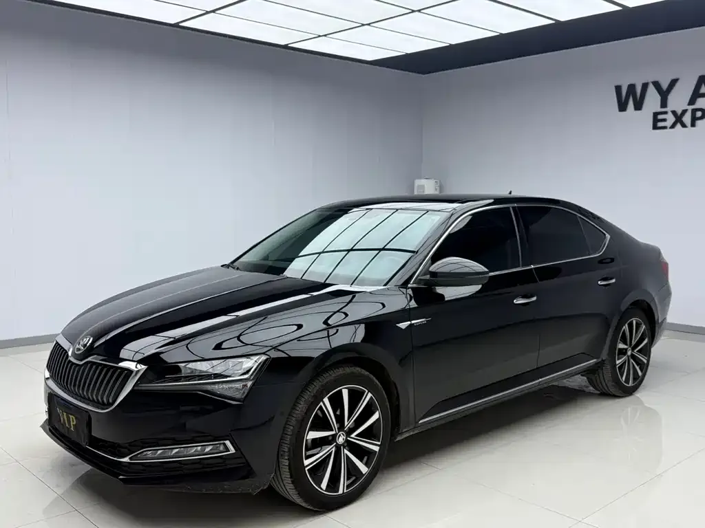 Skoda Superb — фото 1