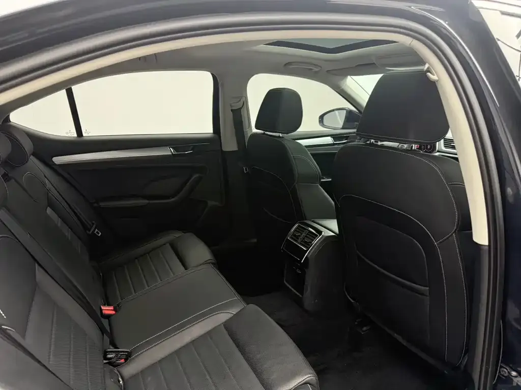 Skoda Superb — фото 7