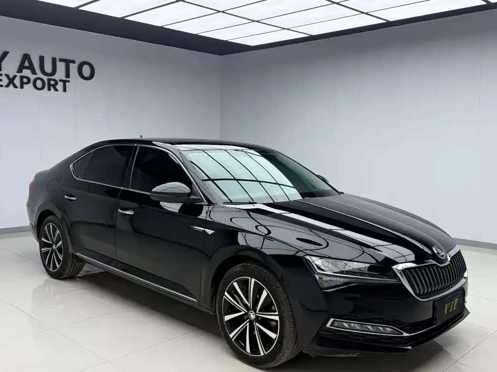 Skoda Superb — фото 10