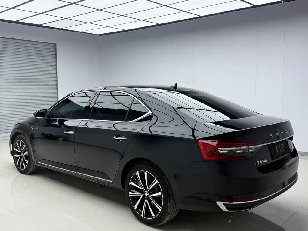 Skoda Superb — фото 4