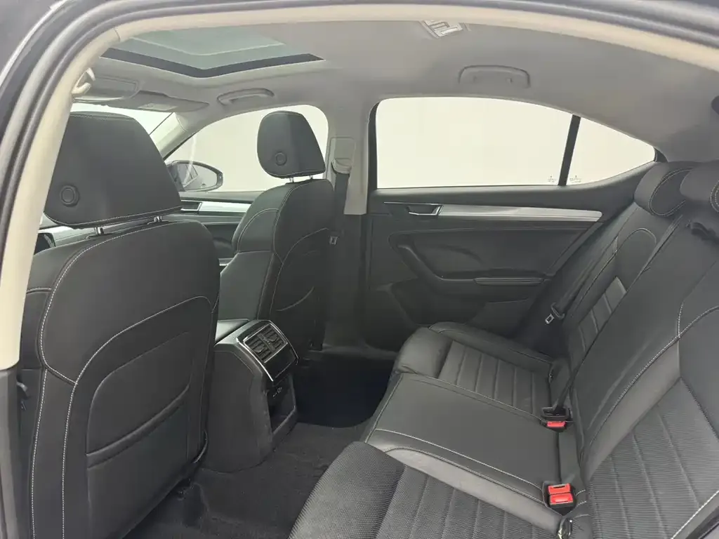 Skoda Superb — фото 6