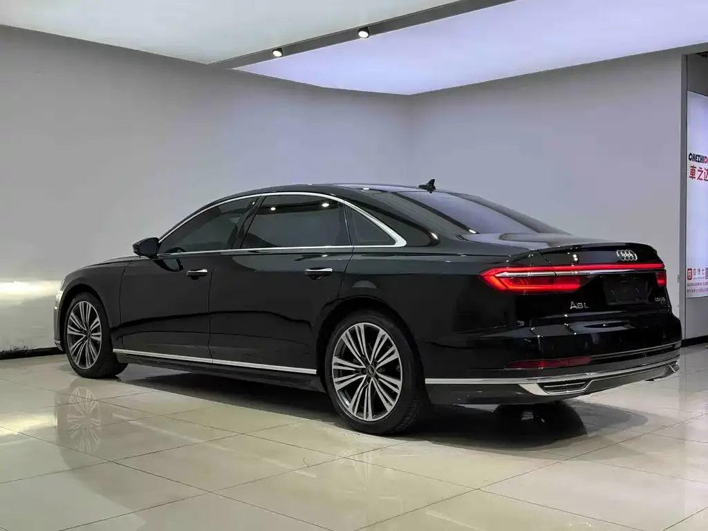 Audi A8 — фото 2