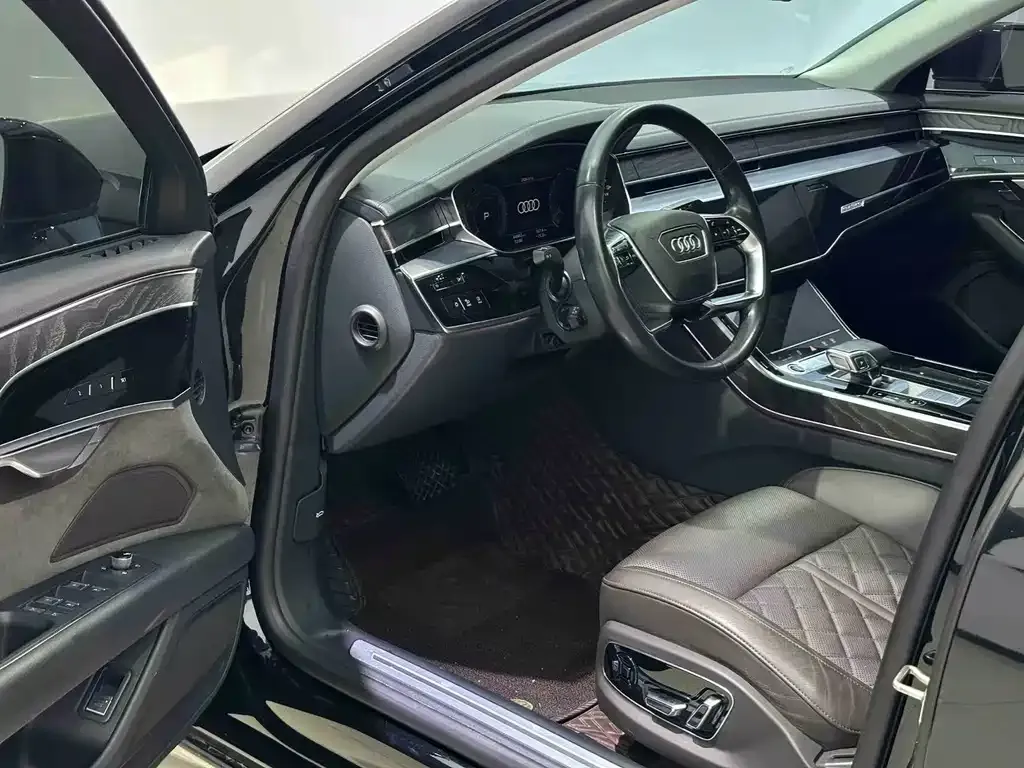 Audi A8 — фото 6
