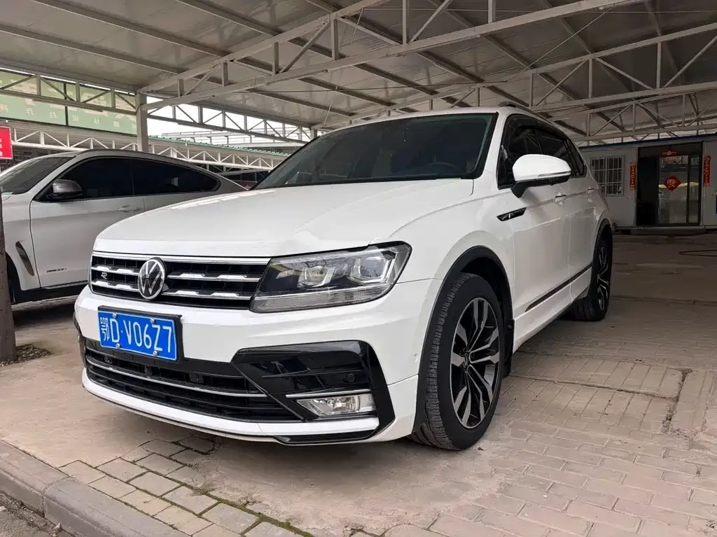 Volkswagen Tiguan L — фото 1