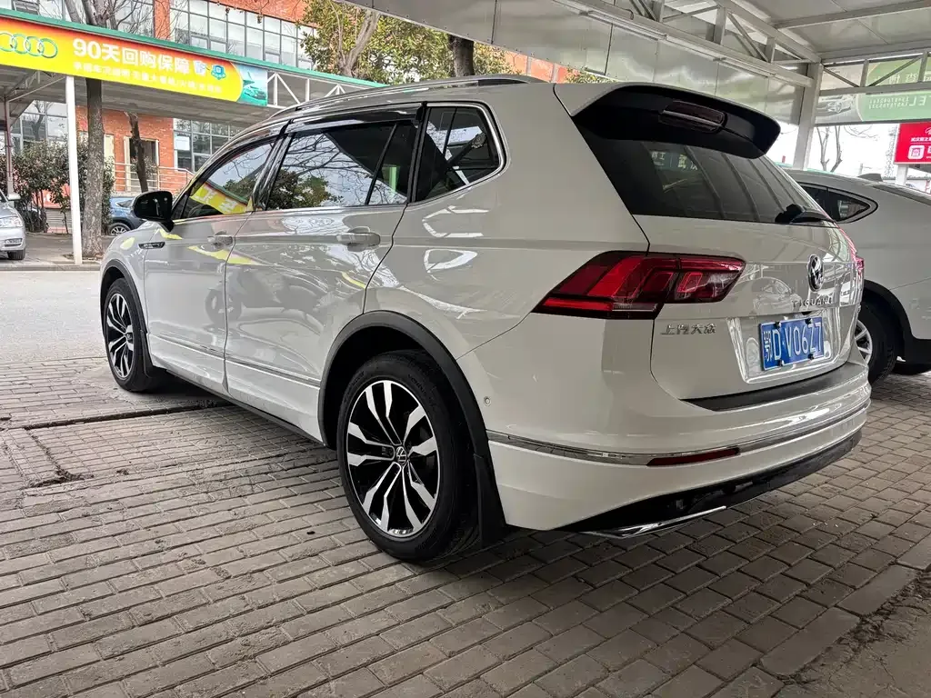 Volkswagen Tiguan L — фото 6