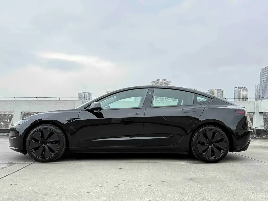 Tesla Model 3 — фото 2
