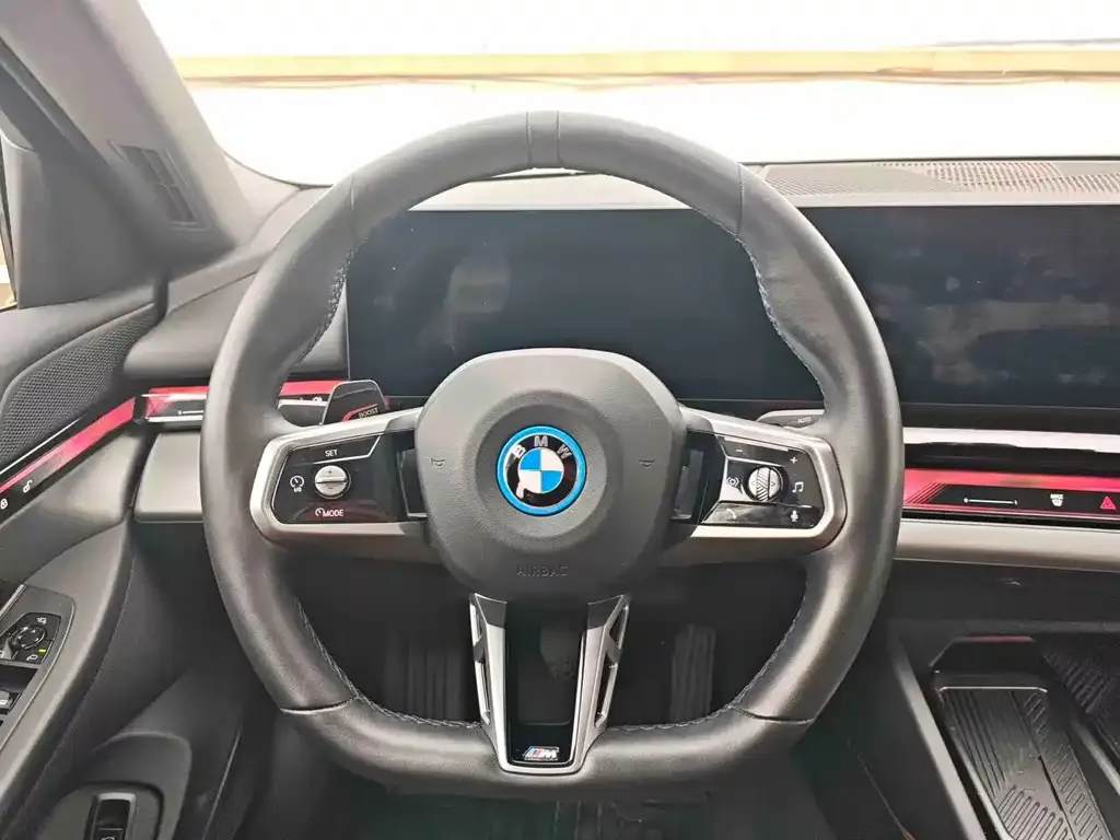BMW i5 — фото 7